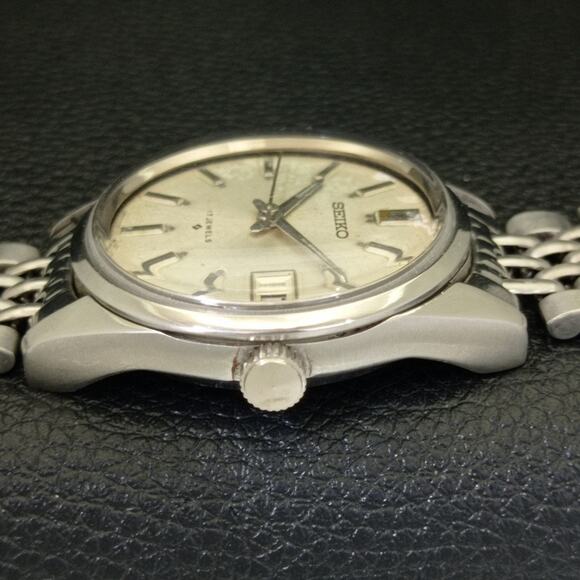 Vintage 1981 Seiko Manual Mens Silver Watch W/daydate & Patina accents - Picture 5 of 9